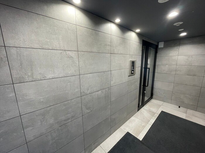 物件外観写真5　(エントランス部分)