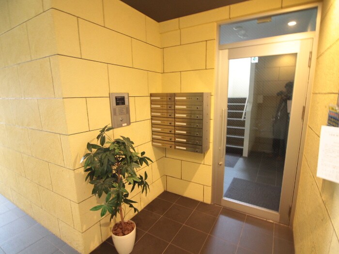 物件外観写真4　(エントランス部分)