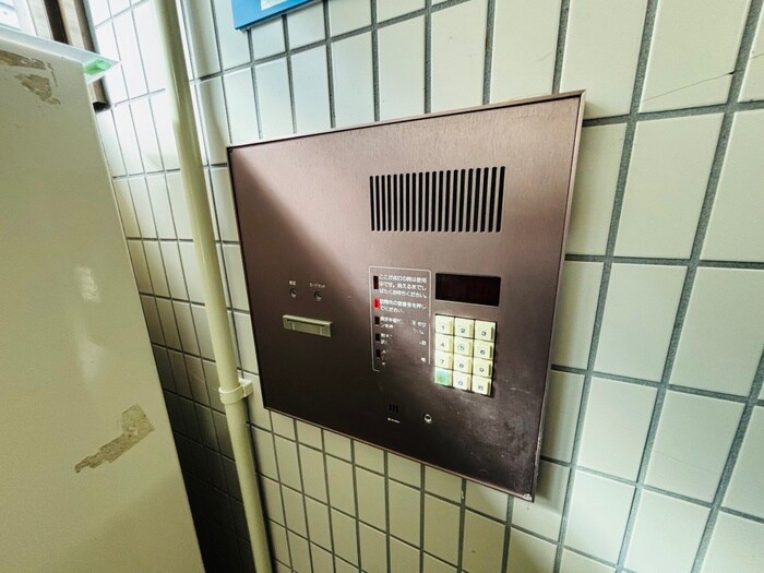 物件外観写真4　(エントランス部分)