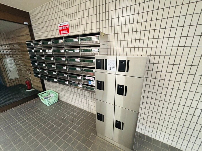 物件外観写真5　(エントランス部分)