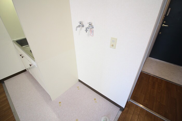 物件内観写真12　(洗濯機置場)