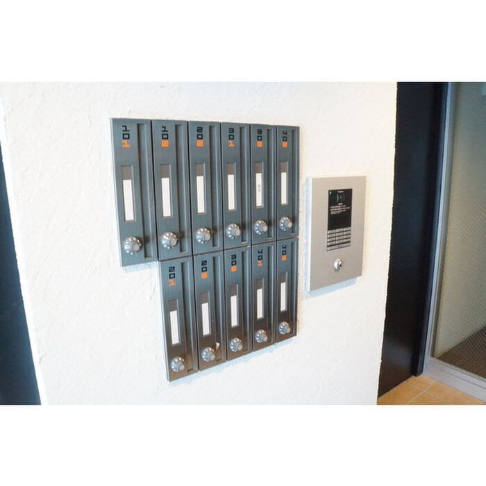 物件外観写真4　(エントランス部分)