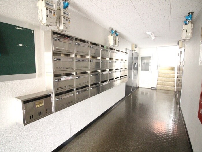 物件外観写真6　(エントランス部分)