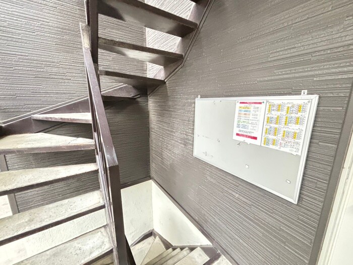 物件外観写真6　(エントランス部分)