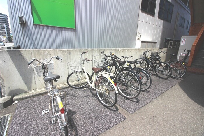 物件外観写真4　(駐輪場)