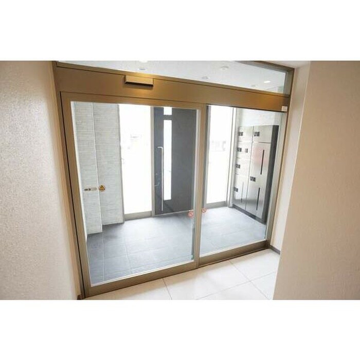 物件外観写真4　(エントランス部分)