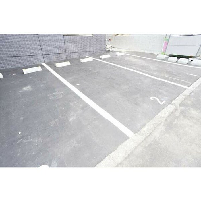 物件外観写真6　(駐車場)