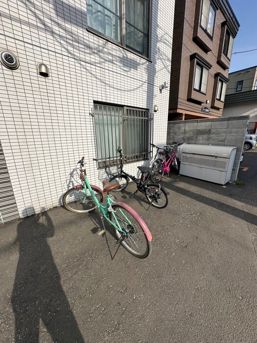 物件外観写真3　(駐輪場)