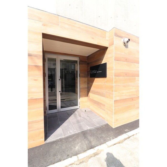 物件外観写真3　(エントランス部分)