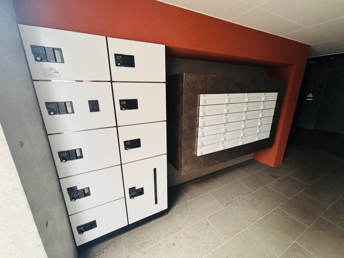 物件外観写真4　(エントランス部分)