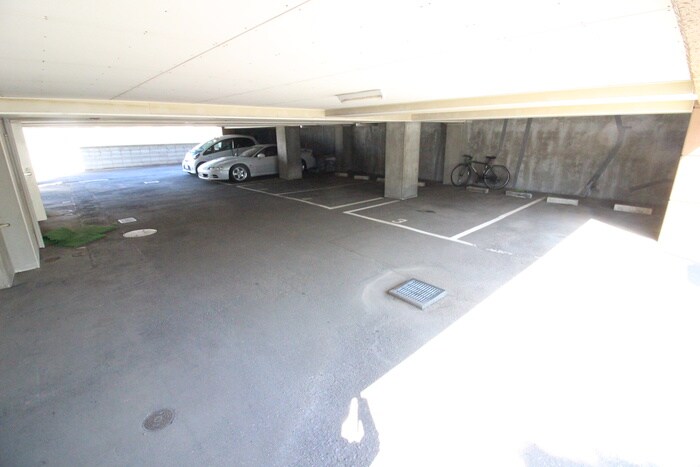 物件外観写真4　(駐車場)
