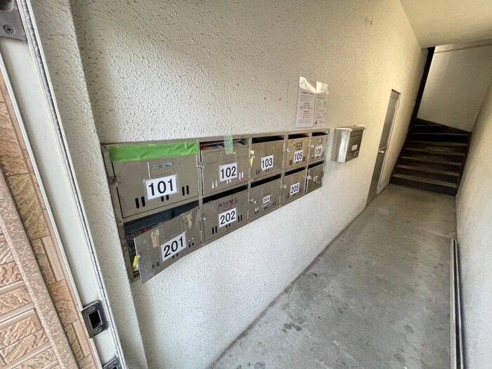 物件外観写真5　(エントランス部分)