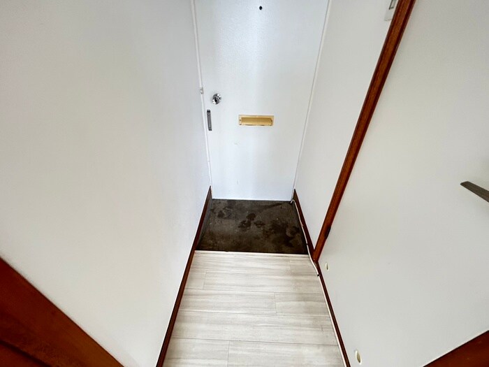物件内観写真13　(玄関)