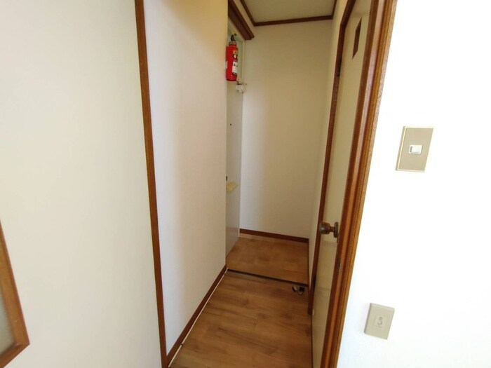 物件内観写真16　(玄関)