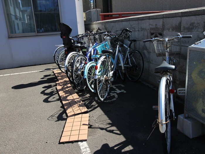 物件外観写真4　(駐輪場)
