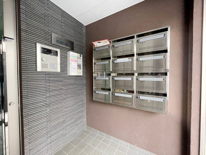 物件外観写真5　(エントランス部分)