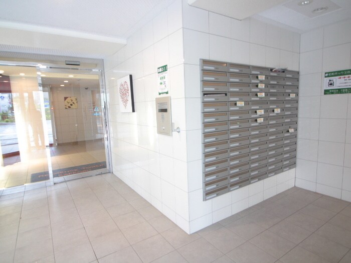 物件外観写真4　(エントランス部分)