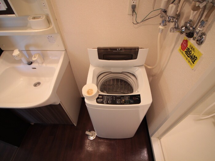 物件内観写真14　(洗濯機置場)