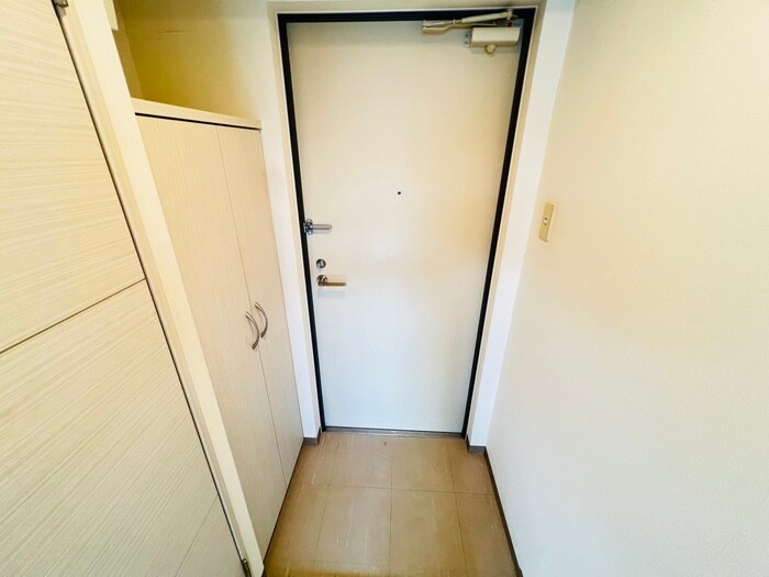 物件内観写真16　(玄関)