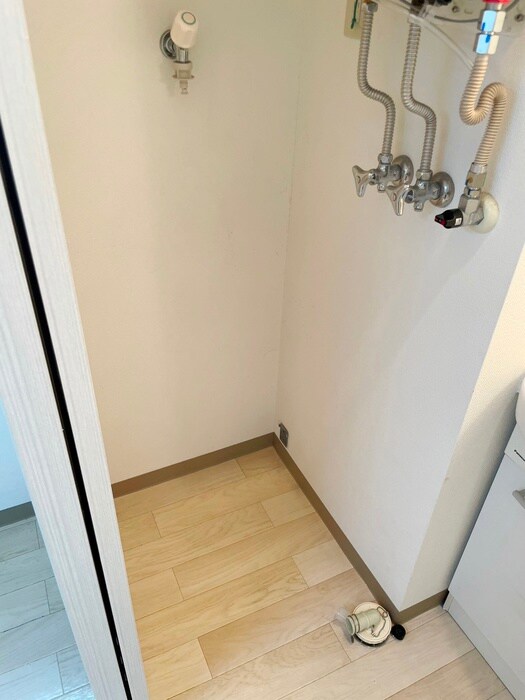 物件内観写真18　(洗濯機置場)