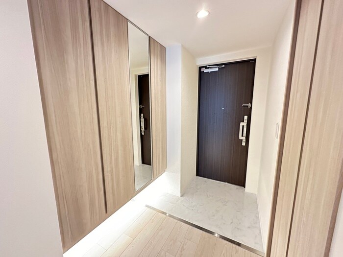 物件内観写真21　(玄関)