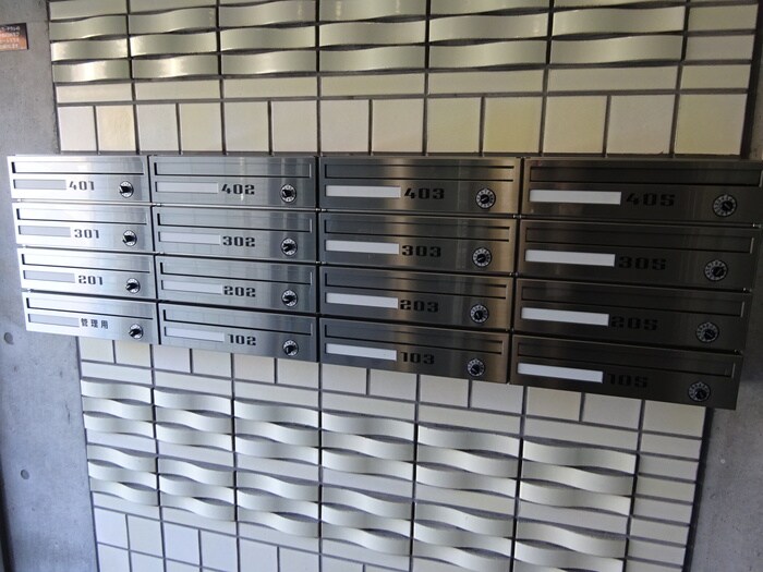 物件外観写真4　(エントランス部分)