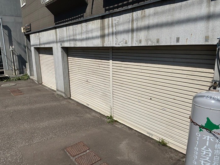 物件外観写真3　(駐車場)