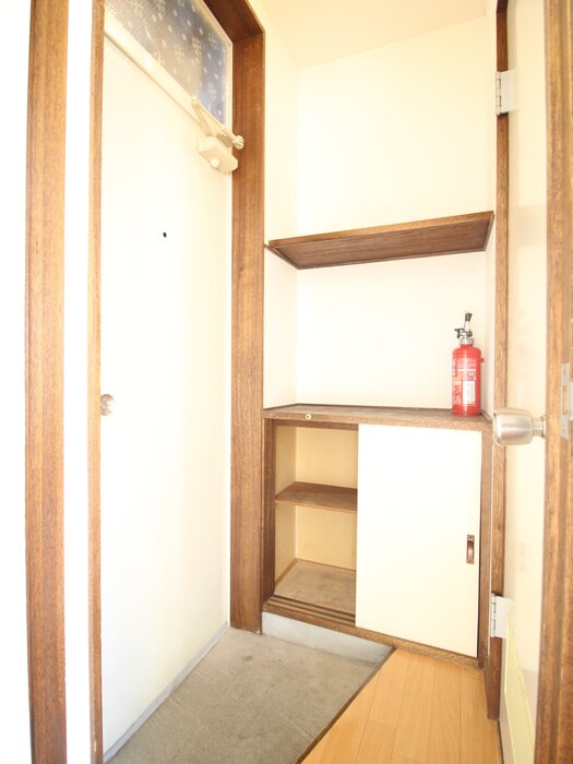 物件内観写真16　(玄関)