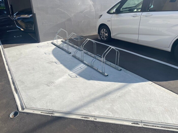 物件外観写真3　(駐輪場)