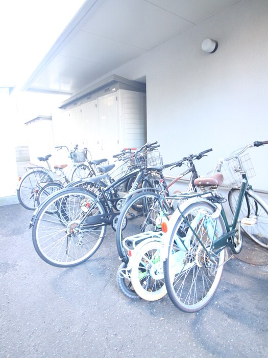 物件外観写真4　(駐輪場)