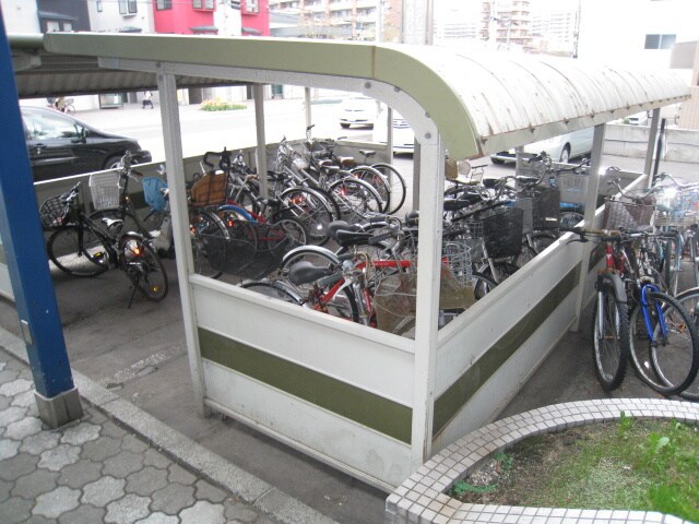 物件外観写真4　(駐輪場)