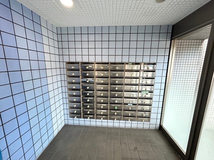 物件外観写真5　(エントランス部分)