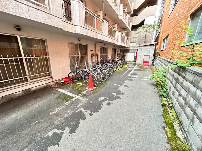 物件外観写真6　(駐輪場)