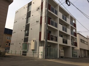 アクセラレイト月寒外観写真