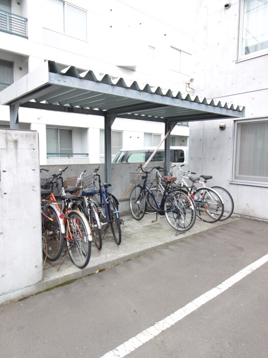 物件外観写真5　(駐輪場)