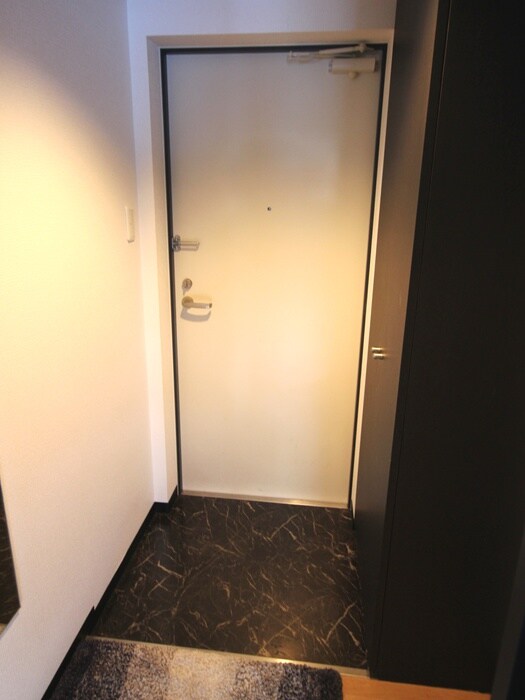 物件内観写真16　(玄関)