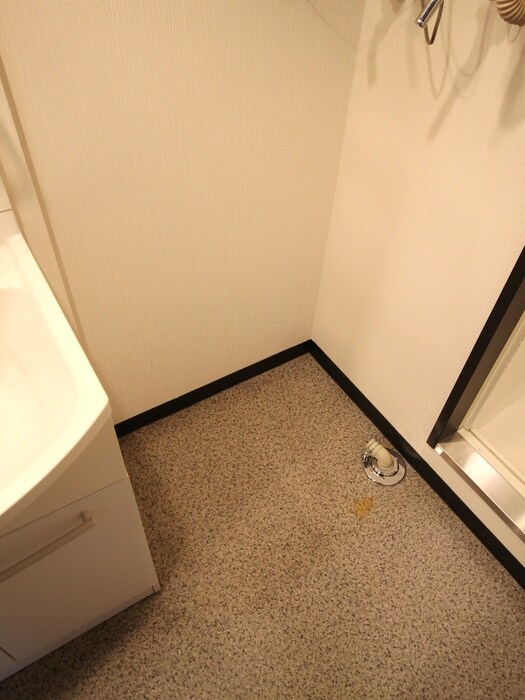 物件内観写真18　(洗濯機置場)