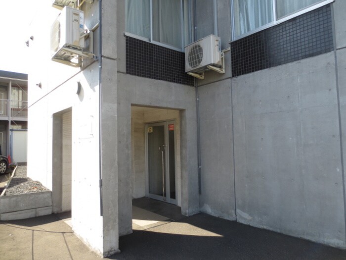 物件外観写真5　(エントランス部分)