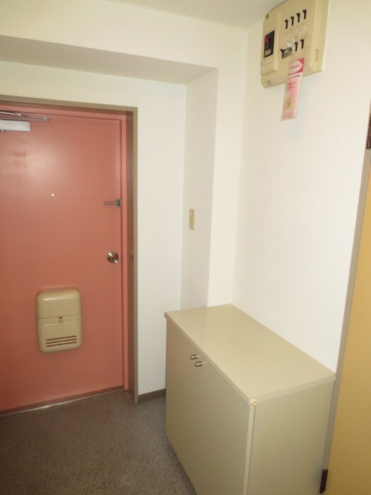 物件内観写真11　(玄関)