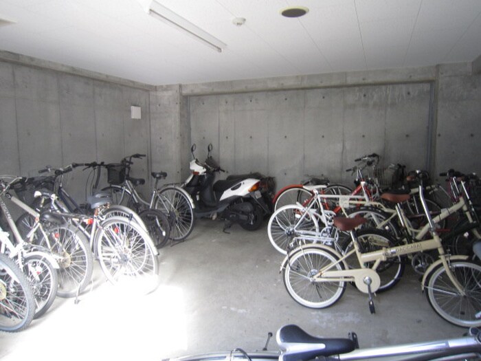 物件外観写真3　(駐輪場)