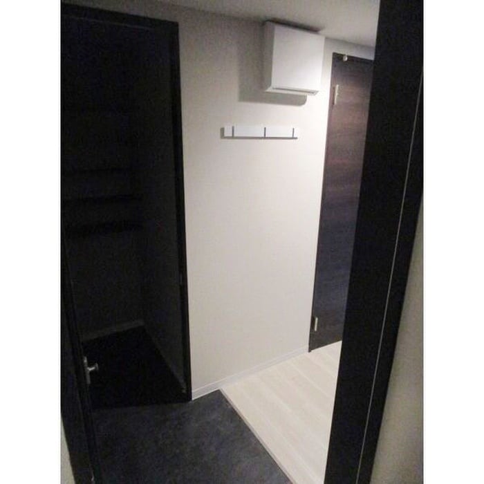 物件内観写真12　(玄関)