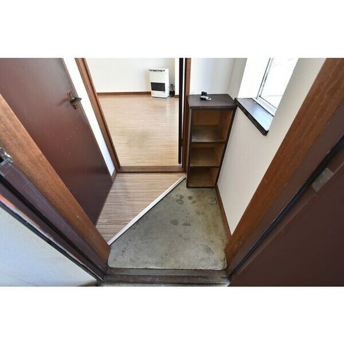 物件内観写真4　(玄関)