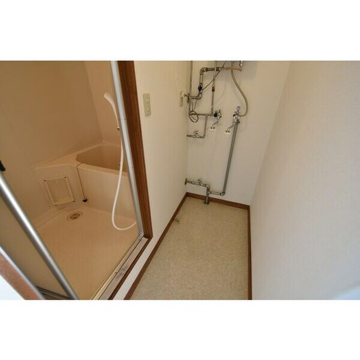 物件内観写真10　(洗濯機置場)