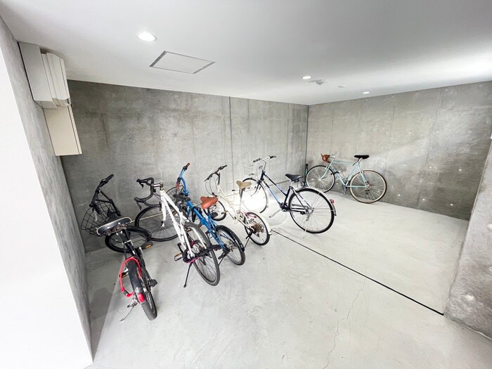 物件外観写真4　(駐輪場)