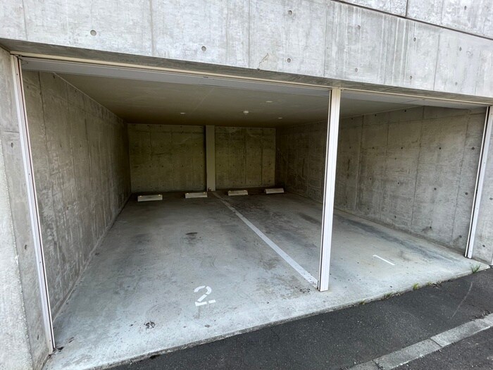 物件外観写真4　(駐車場)