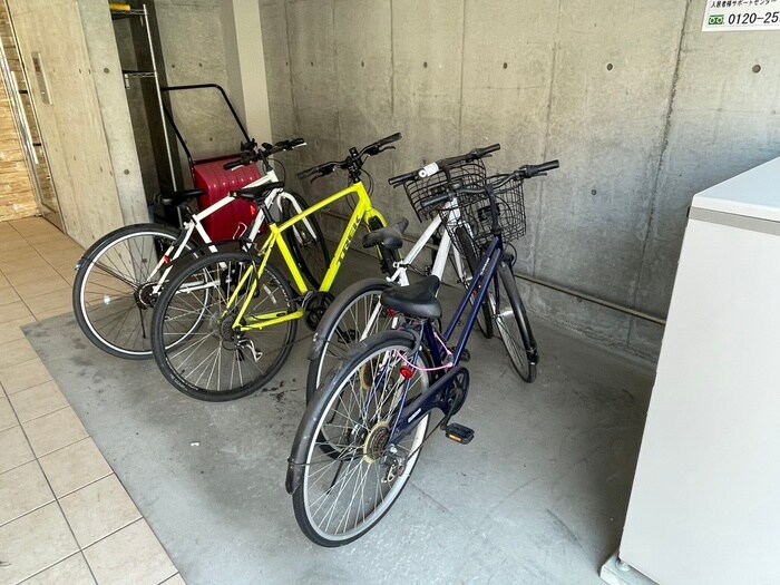 物件外観写真5　(駐輪場)