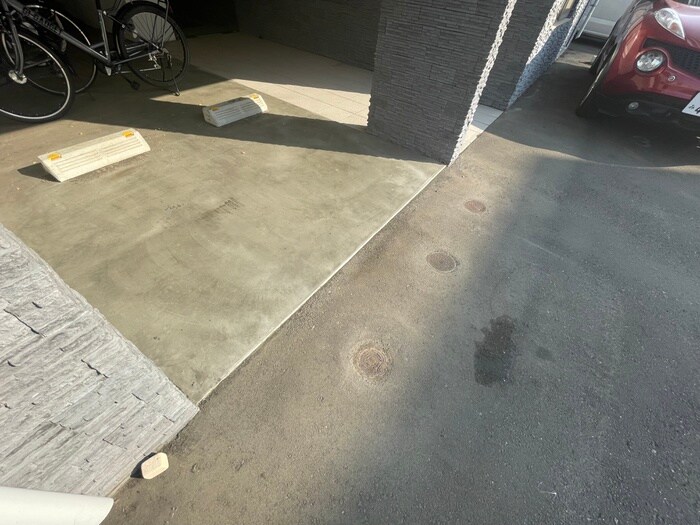 物件外観写真4　(駐車場)