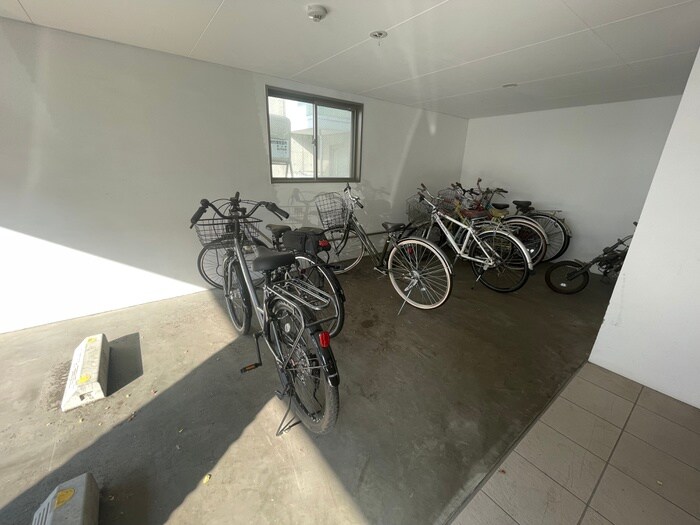 物件外観写真5　(駐輪場)