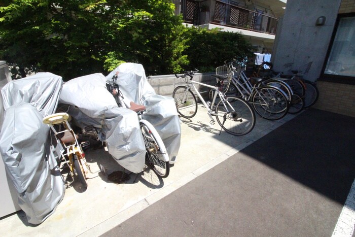 物件外観写真5　(駐輪場)