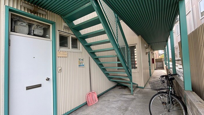 物件外観写真4　(エントランス部分)